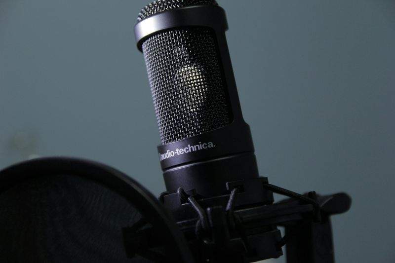 Hvorfor et profesjonelt podcaststudio kan spare deg for tid